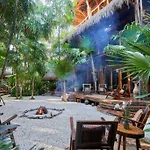 Stunning Jungle Treehouse With Lakefront & Beachside