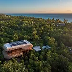 Stunning Jungle Treehouse With Lakefront & Beachside