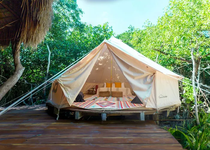 Stunning Jungle Treehouse With Lakefront & Beachside