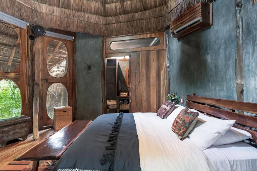 Holiday home Stunning Jungle Treehouse With Lakefront & Beachside