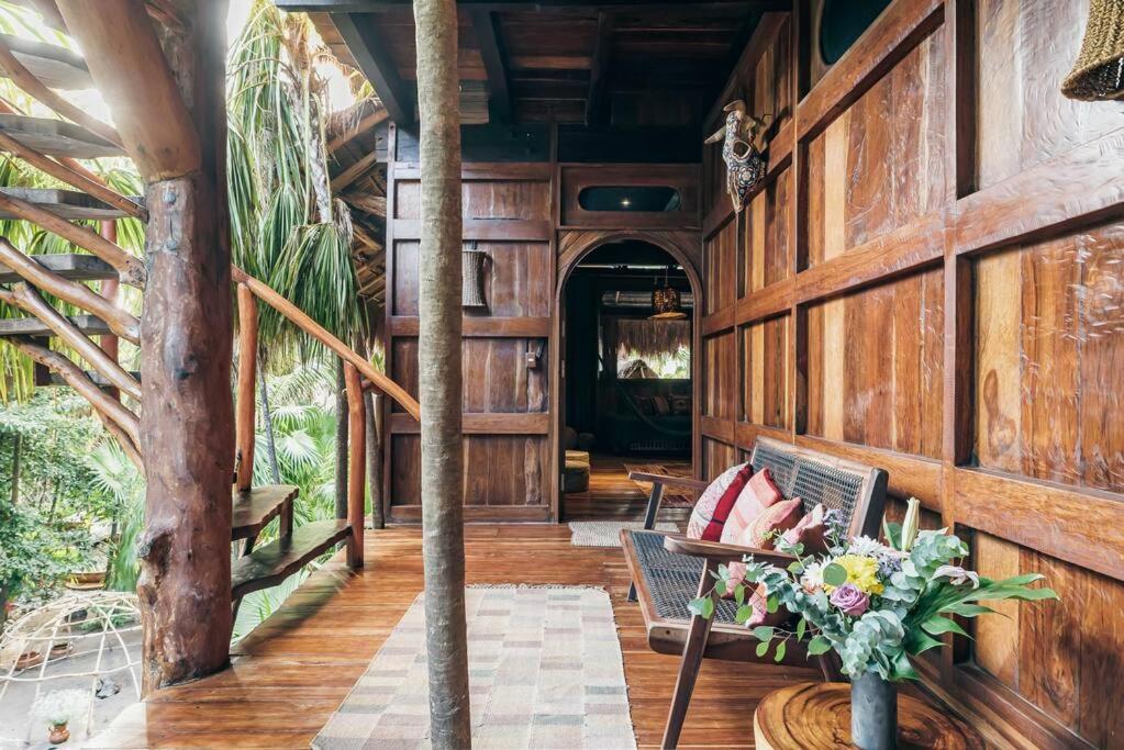 Stunning Jungle Treehouse With Lakefront & Beachside