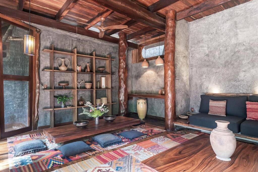 Stunning Jungle Treehouse With Lakefront & Beachside Holiday home