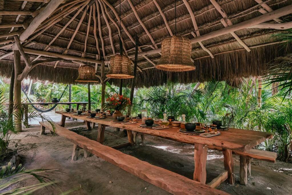 Stunning Jungle Treehouse With Lakefront & Beachside