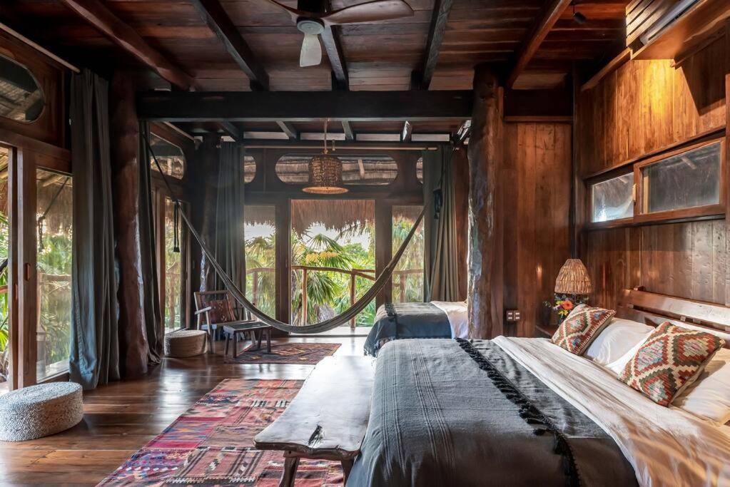 Stunning Jungle Treehouse With Lakefront & Beachside Holiday home *