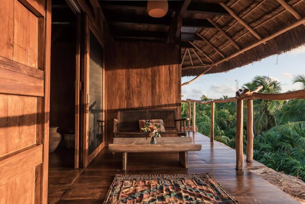 Stunning Jungle Treehouse With Lakefront & Beachside Holiday home