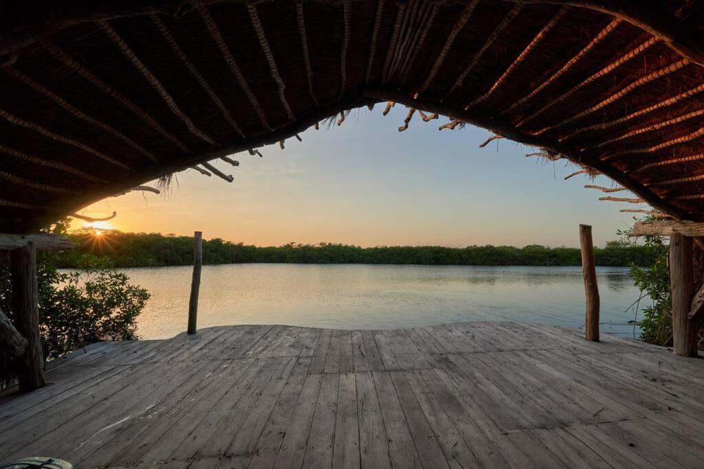Stunning Jungle Treehouse With Lakefront & Beachside