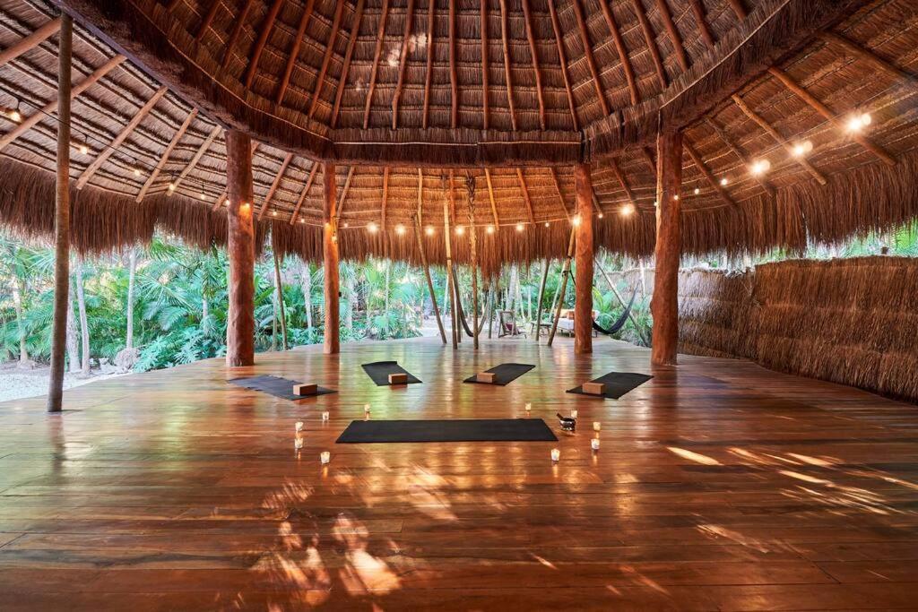 Stunning Jungle Treehouse With Lakefront & Beachside Holiday home Tulum